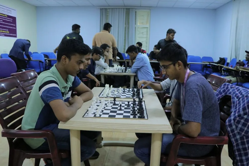 Students playing chess Img